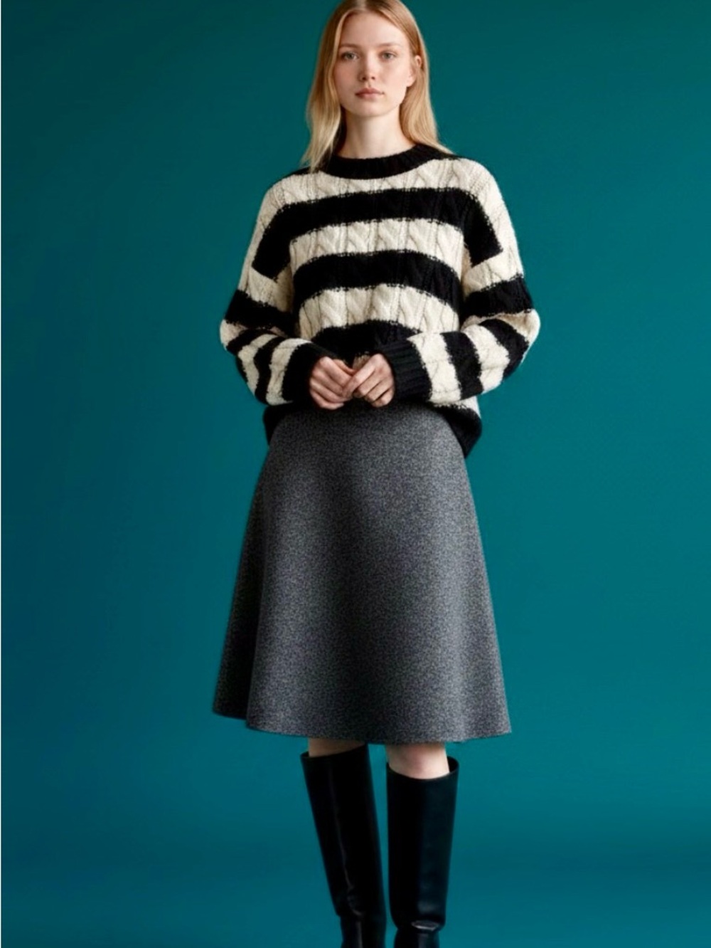 SAKS 5th AVENUE. A-line Elastic Waist &Gray (Tweedy) Knit Skirt.